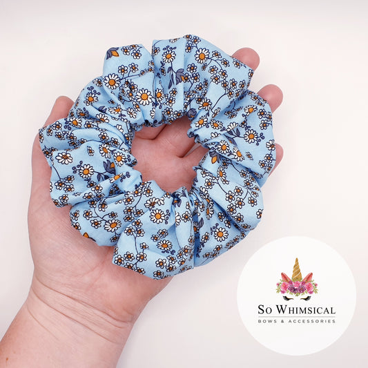 Cotton Blue Daisies Scrunchie Medium